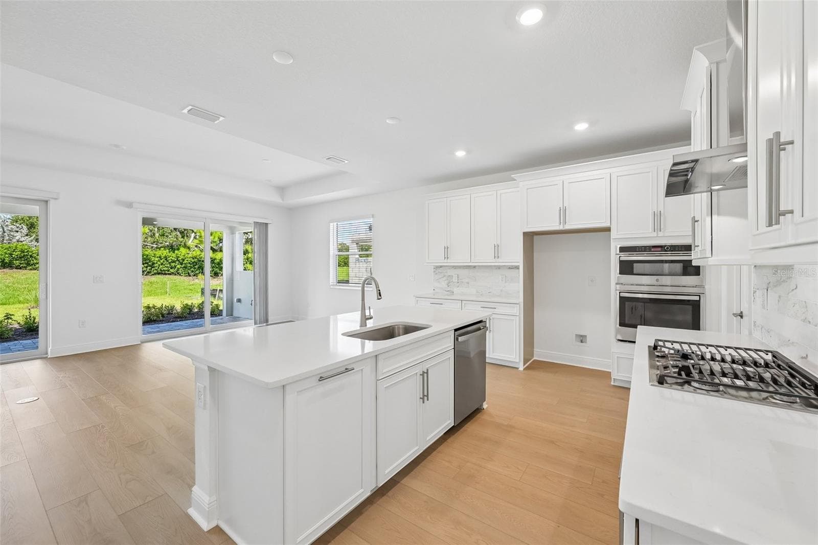 Single Family Residence at 7551 HAWKSTONE DR, SARASOTA, photo 7 of 31