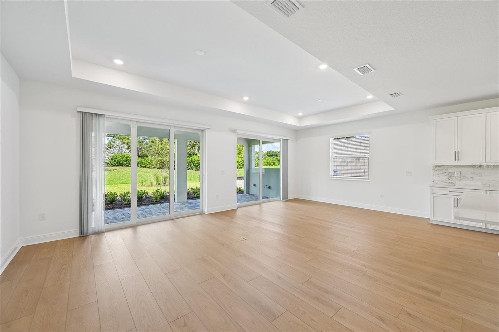 Single Family Residence at 7551 HAWKSTONE DR, SARASOTA, photo 11 of 31