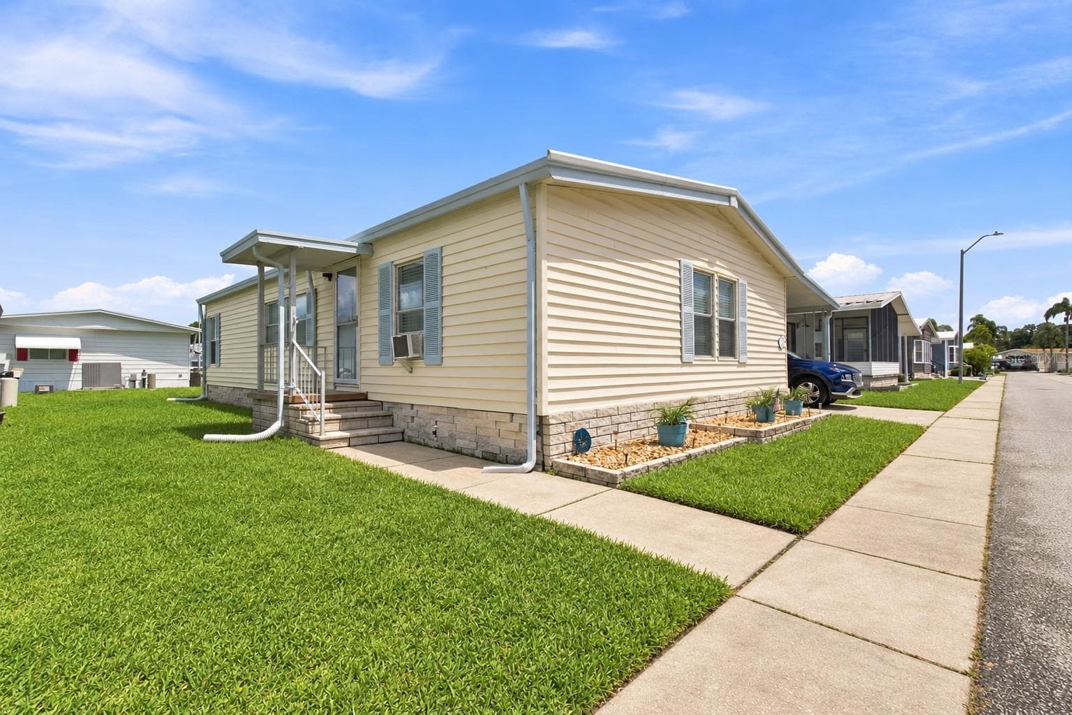 Manufactured Home at 56 PELICAN DR S, OLDSMAR, photo 4 of 61