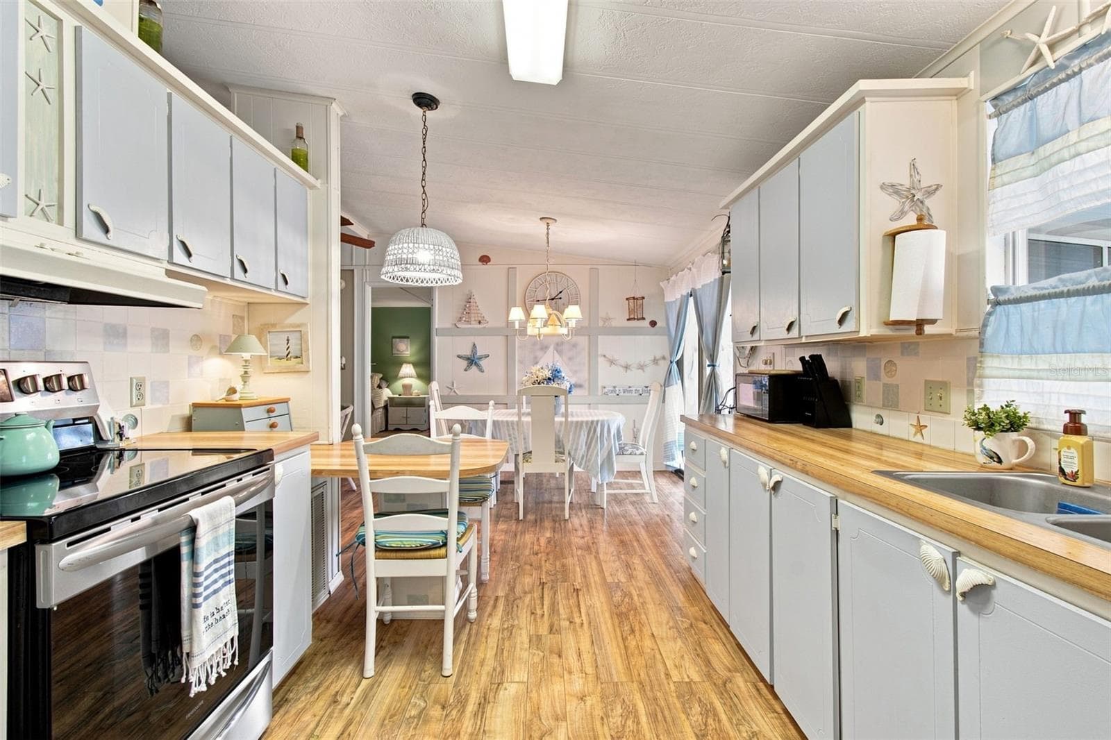 Manufactured Home at 56 PELICAN DR S, OLDSMAR, photo 6 of 61