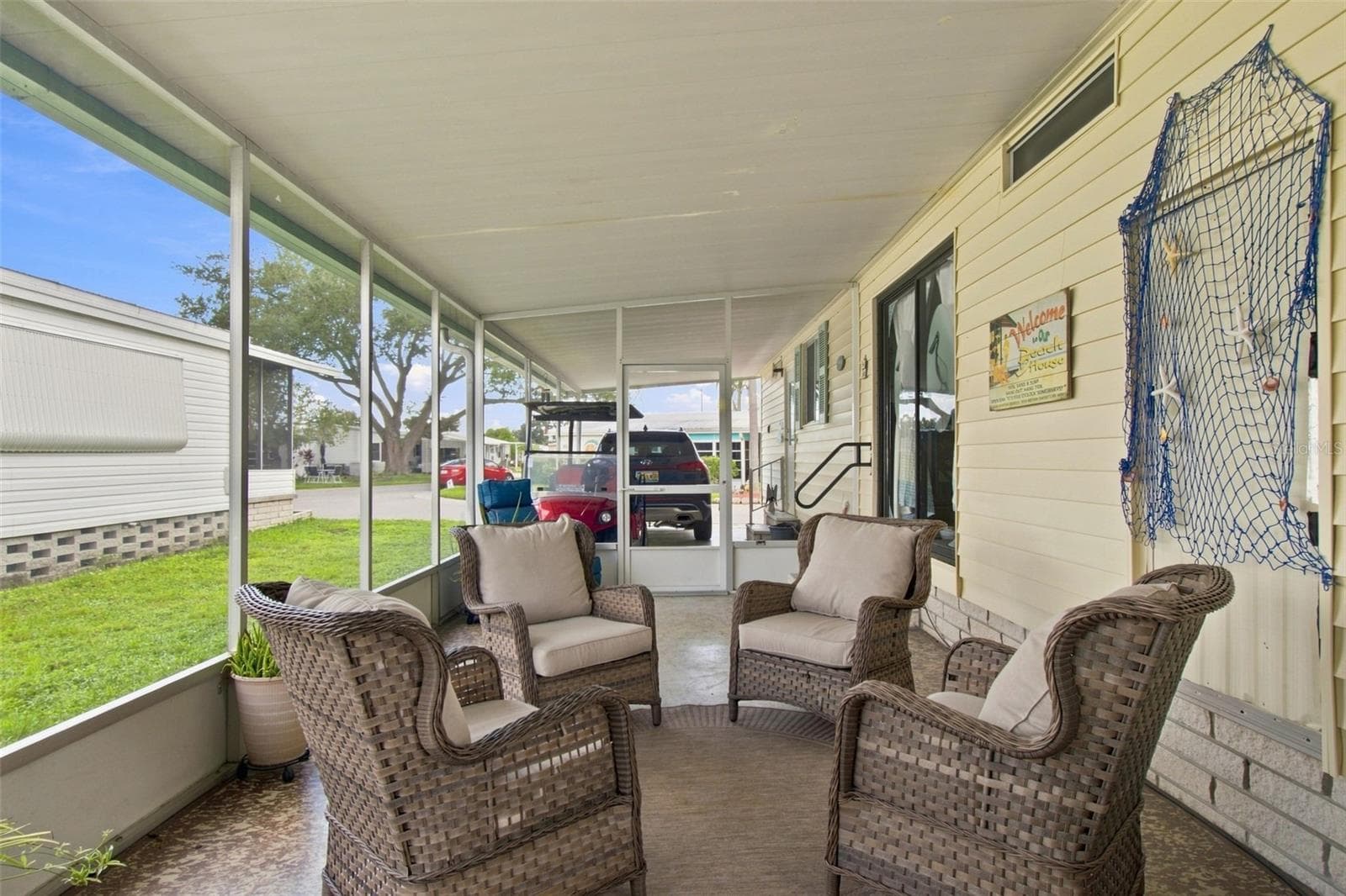 Manufactured Home at 56 PELICAN DR S, OLDSMAR, photo 36 of 61