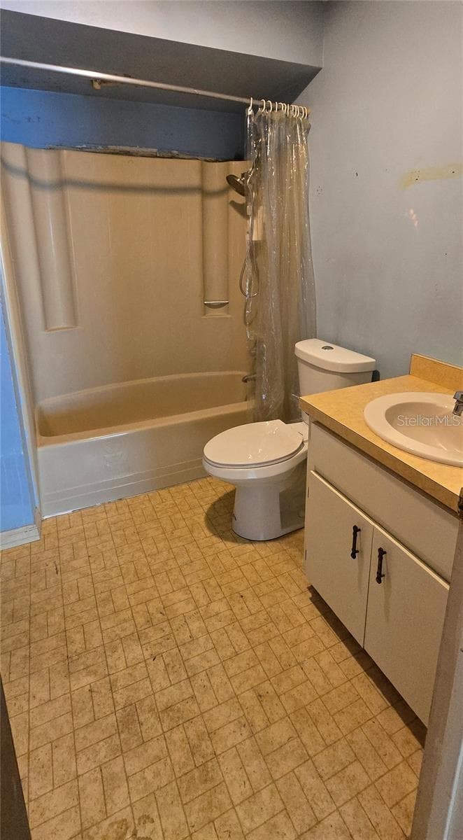 Hall Bath - 11346 CIRCLE WAY, LEESBURG