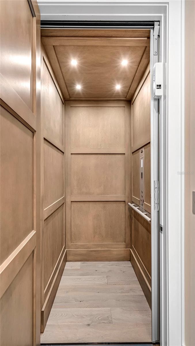 Elevator - 901 GOLFVIEW TER, WINTER PARK