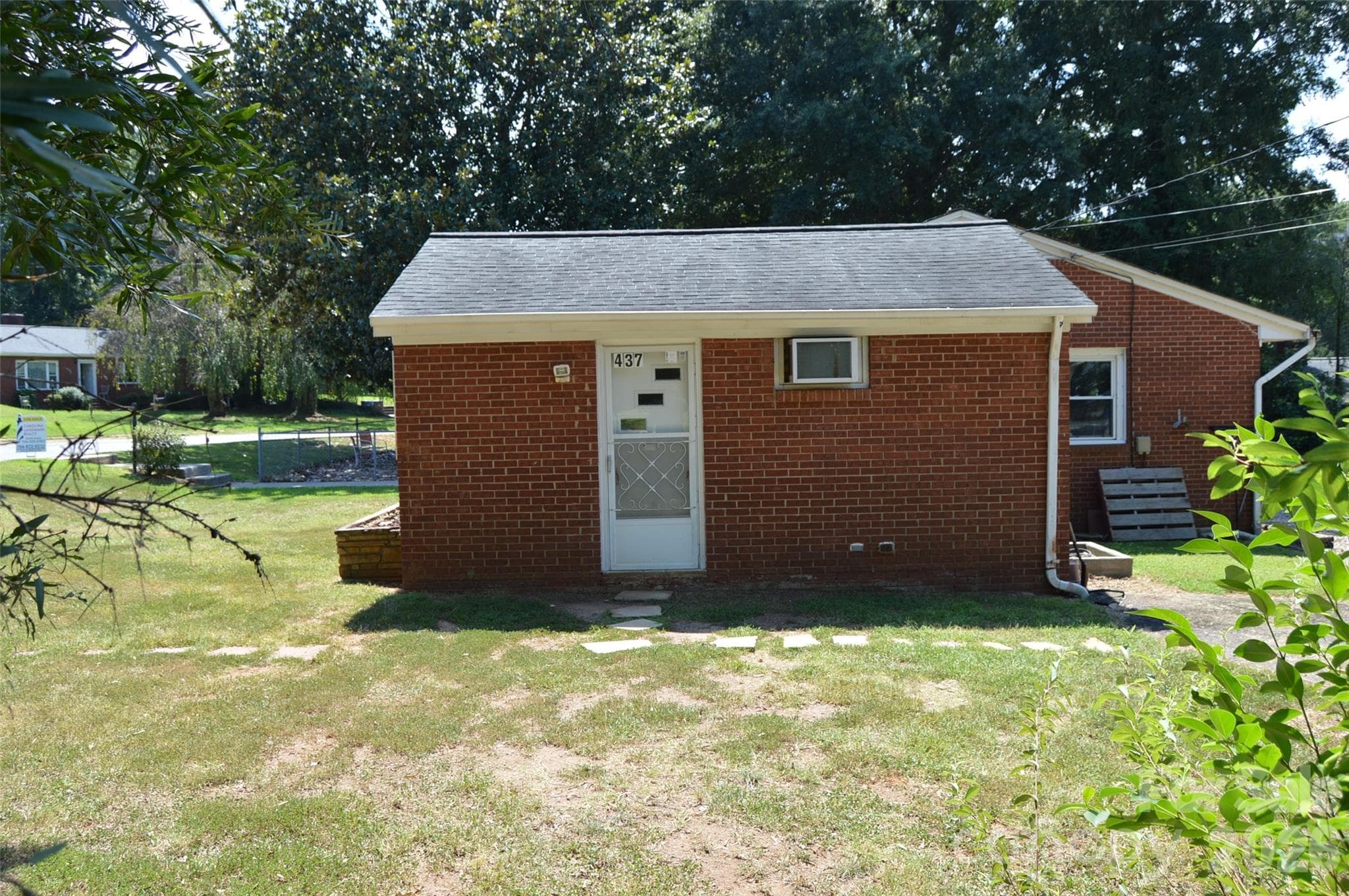 Single Family Residence at 437 Hillcrest Road, Statesville, photo 9 of 29