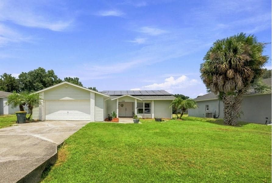 Charming exterior featuring a 2023 roof and low-maintenance landscaping and 2-car garage - 3906 SANTIAGO ST, SEBRING