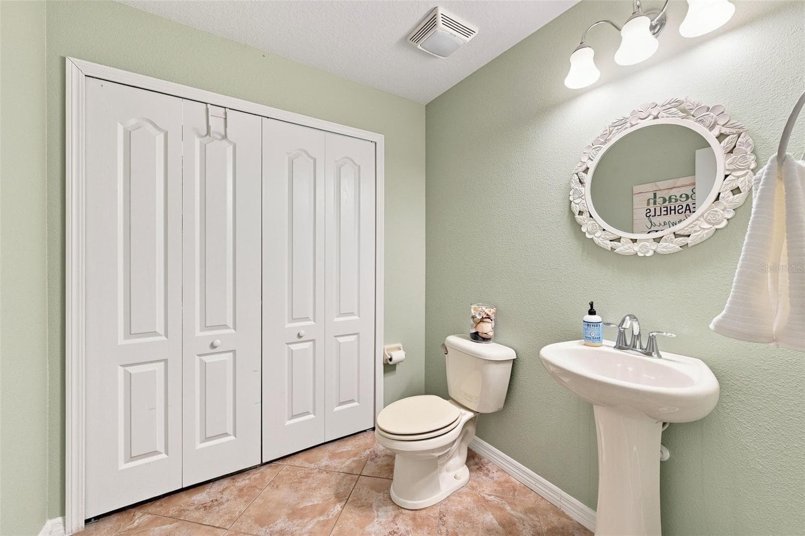 Townhouse at 9755 TRUMPET VINE LOOP, NEW PORT RICHEY, photo 11 of 33