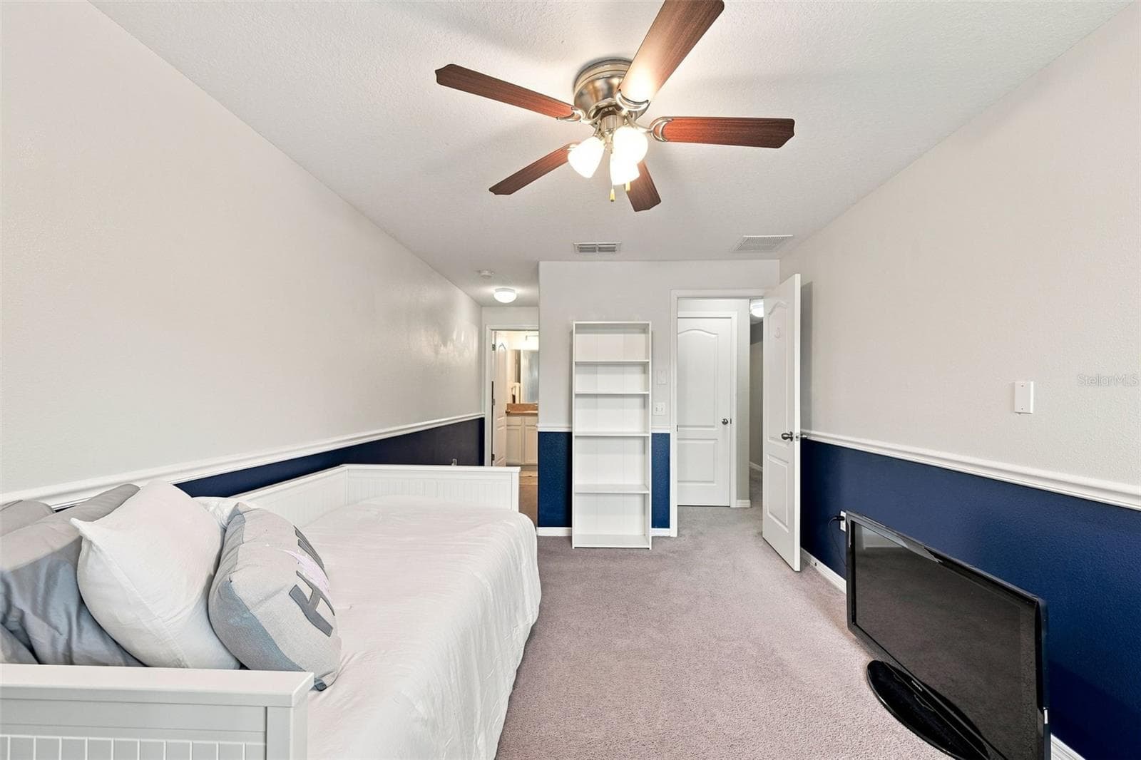 Townhouse at 9755 TRUMPET VINE LOOP, NEW PORT RICHEY, photo 15 of 33