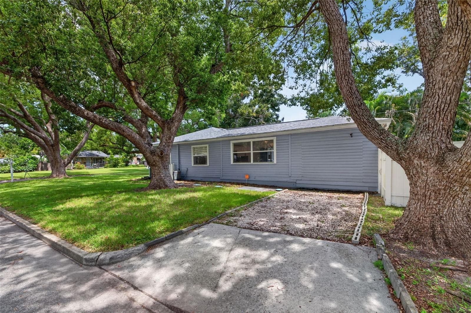 Off-street driveway - 4062 3RD AVE N, ST PETERSBURG