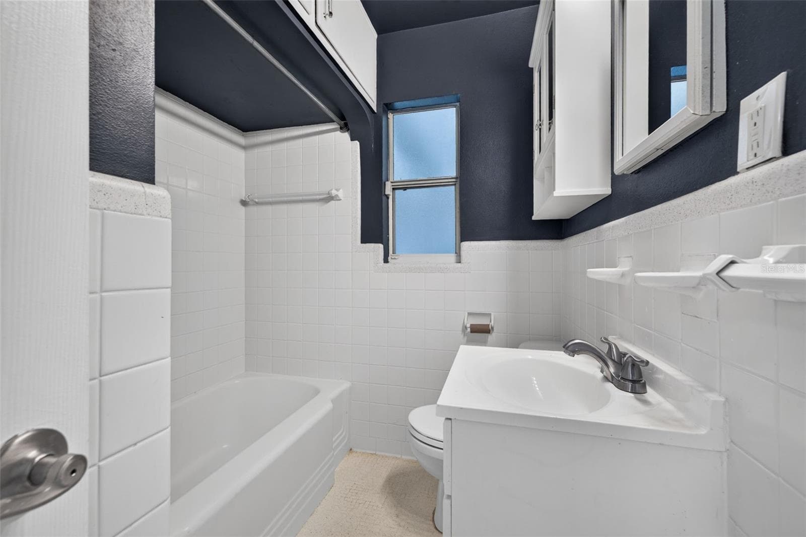 Guest Bathroom - 4062 3RD AVE N, ST PETERSBURG