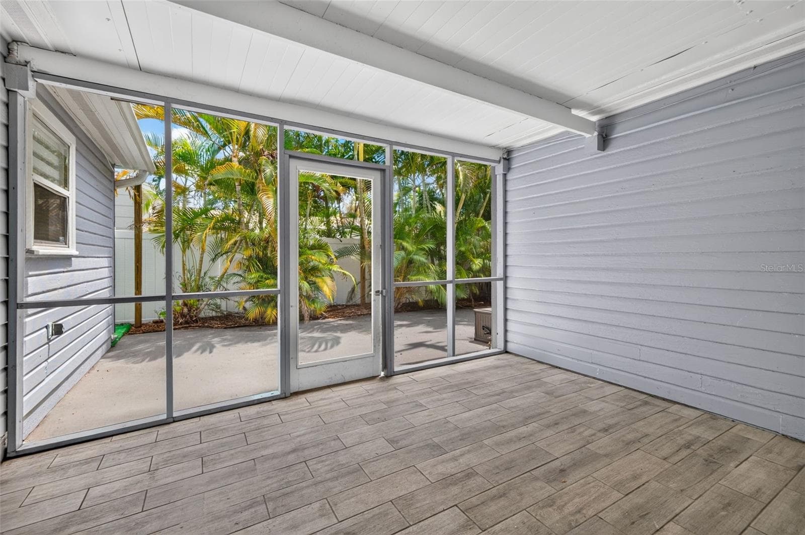 Screened in patio - 4062 3RD AVE N, ST PETERSBURG