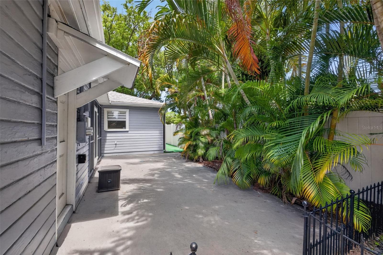 Private side yard patio - 4062 3RD AVE N, ST PETERSBURG