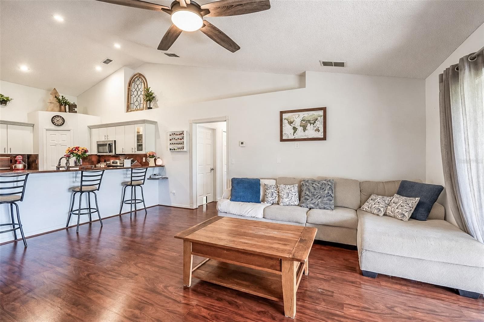 Main family room - 1326 OAK VALLEY BLVD, MINNEOLA