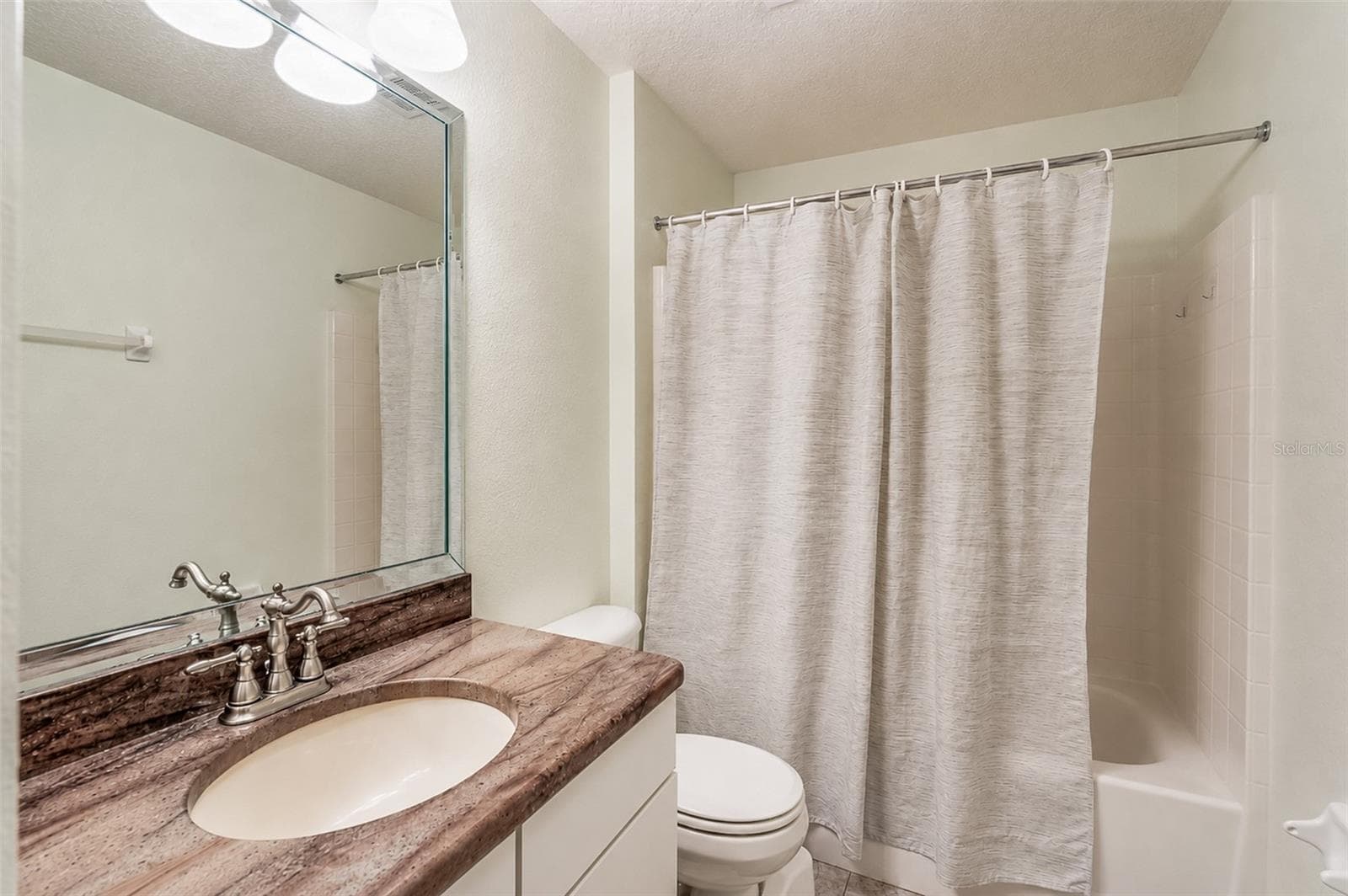Guest bath/bath 2 - 1326 OAK VALLEY BLVD, MINNEOLA