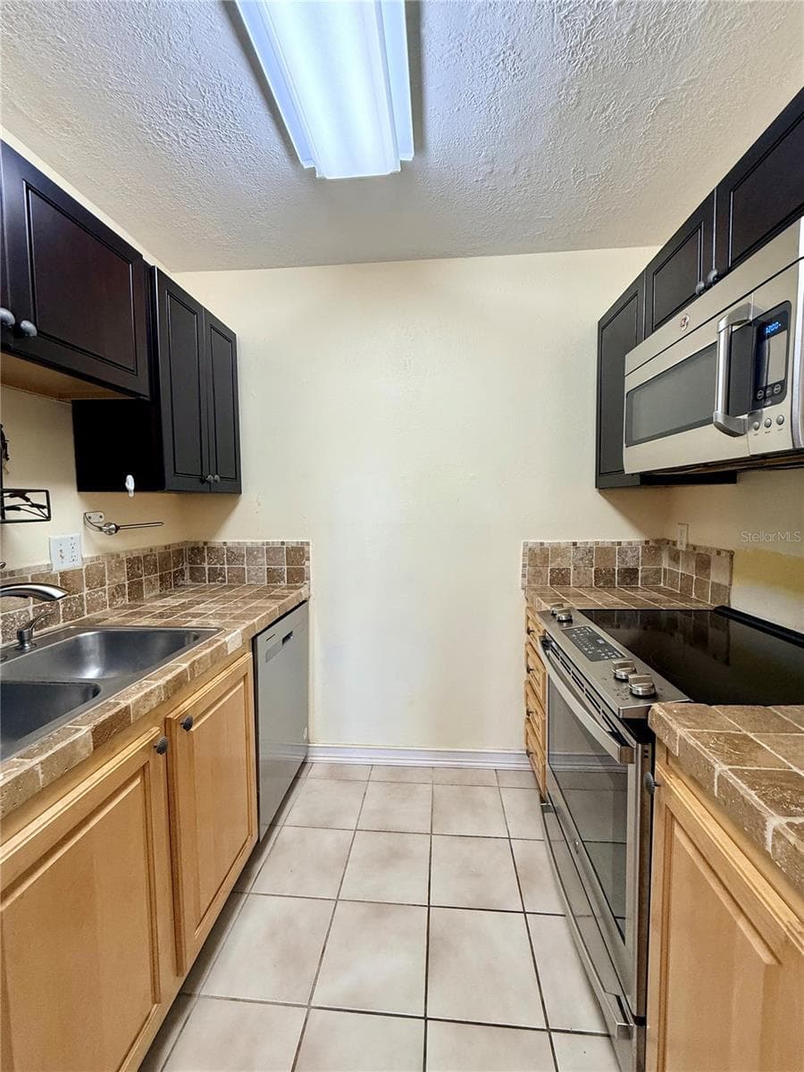 Condominium at 4784 BEACH DR SE #B, ST PETERSBURG, photo 4 of 40