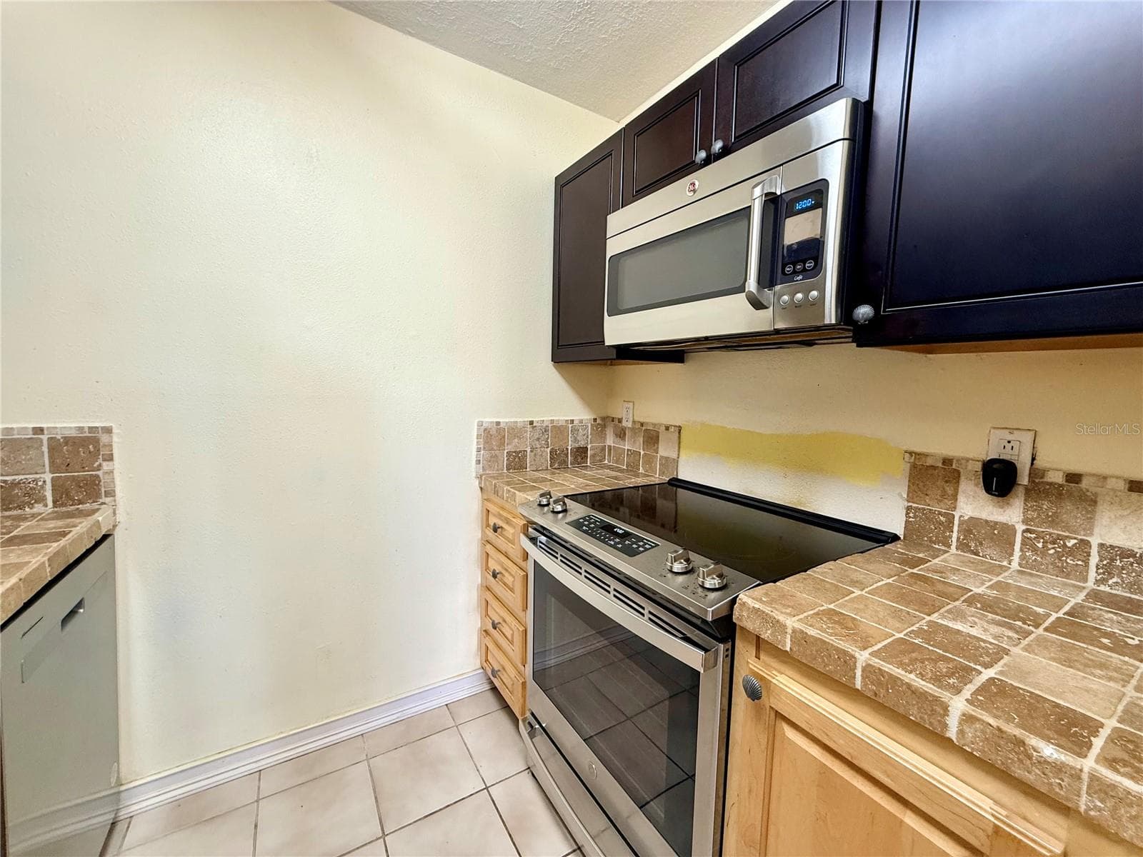 Condominium at 4784 BEACH DR SE #B, ST PETERSBURG, photo 5 of 40