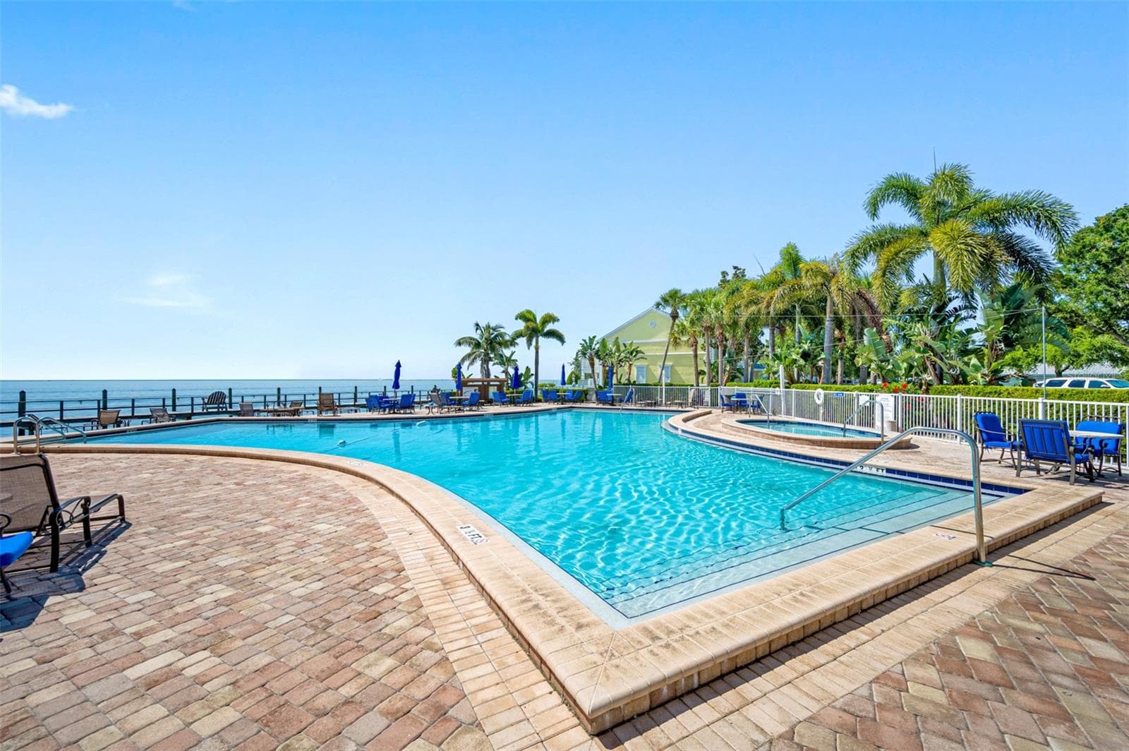 Condominium at 4784 BEACH DR SE #B, ST PETERSBURG, photo 25 of 40