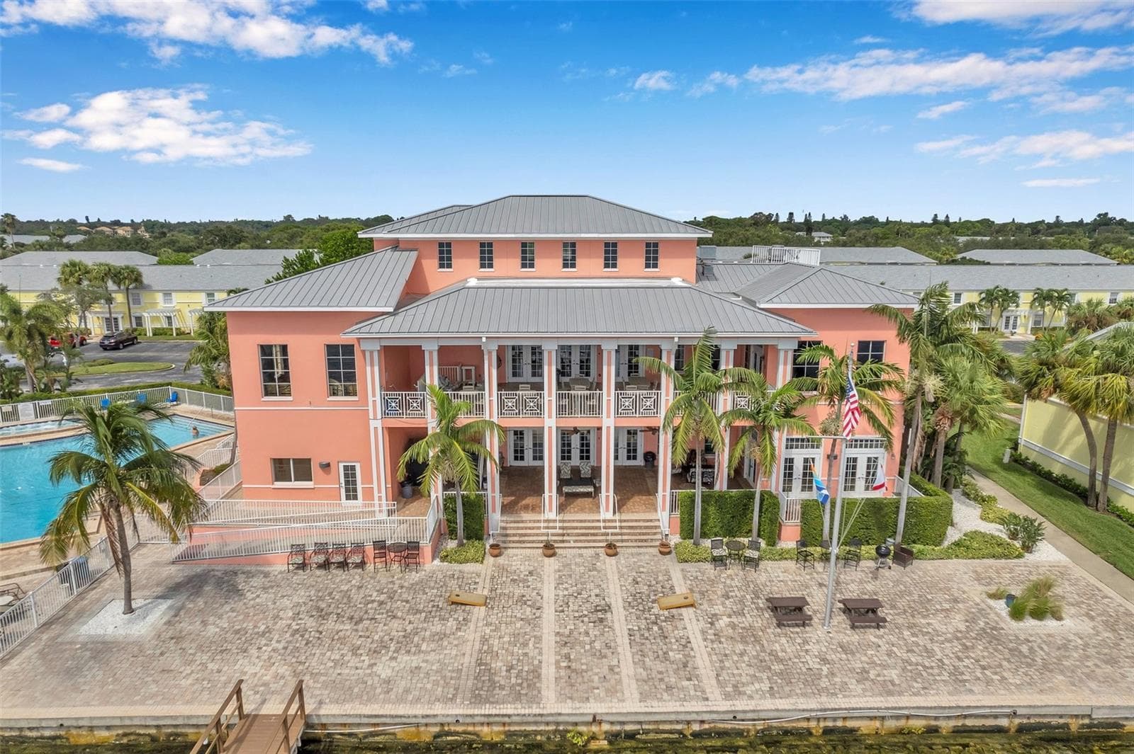 Condominium at 4784 BEACH DR SE #B, ST PETERSBURG, photo 37 of 40