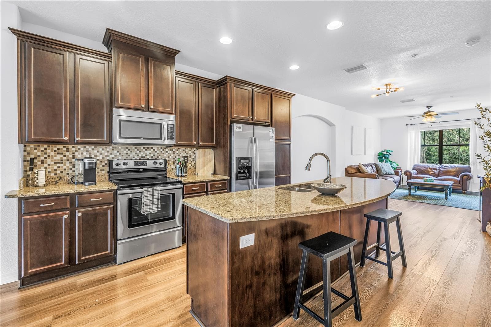Townhouse at 9715 BAY GROVE LN, TAMPA, photo 10 of 57