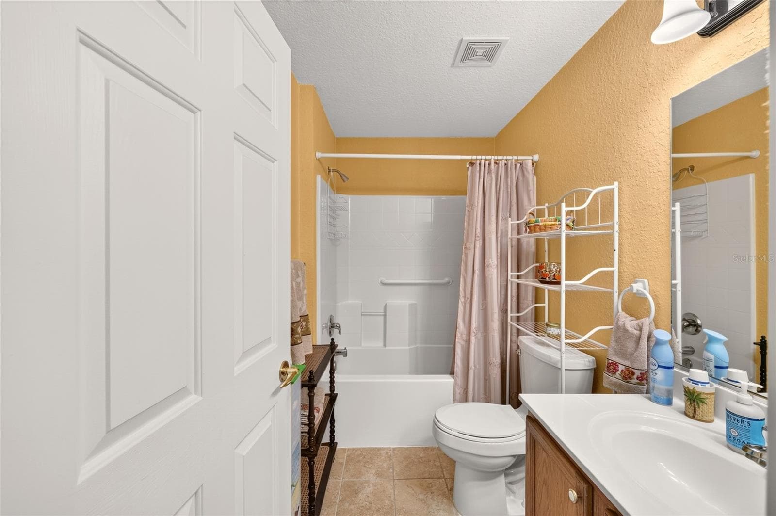 Guest Bathroom - 13996 SE 94TH AVE, SUMMERFIELD