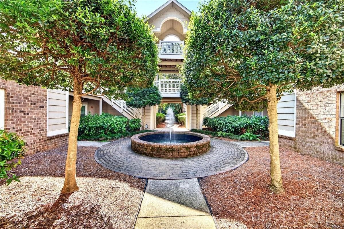 Condominium at 5011 Sharon Road, Charlotte, photo 4 of 39