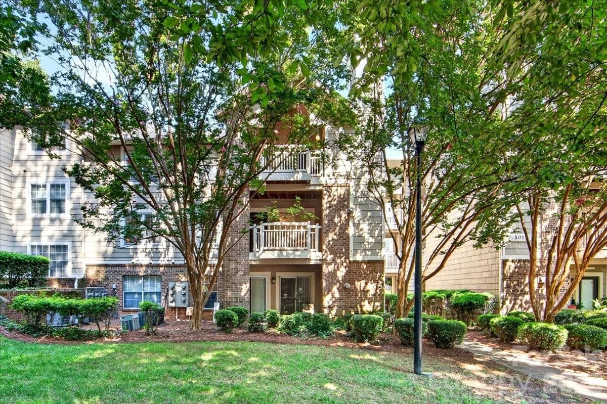 Condominium at 5011 Sharon Road, Charlotte, photo 38 of 39
