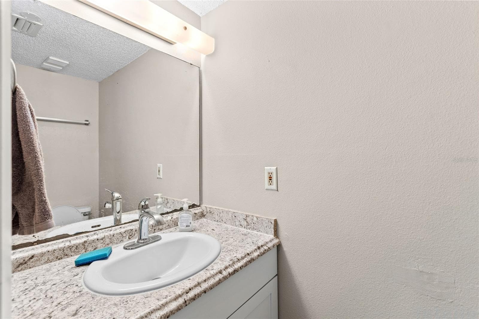 Townhouse at 1910 W SLIGH AVE #E102, TAMPA, photo 11 of 31