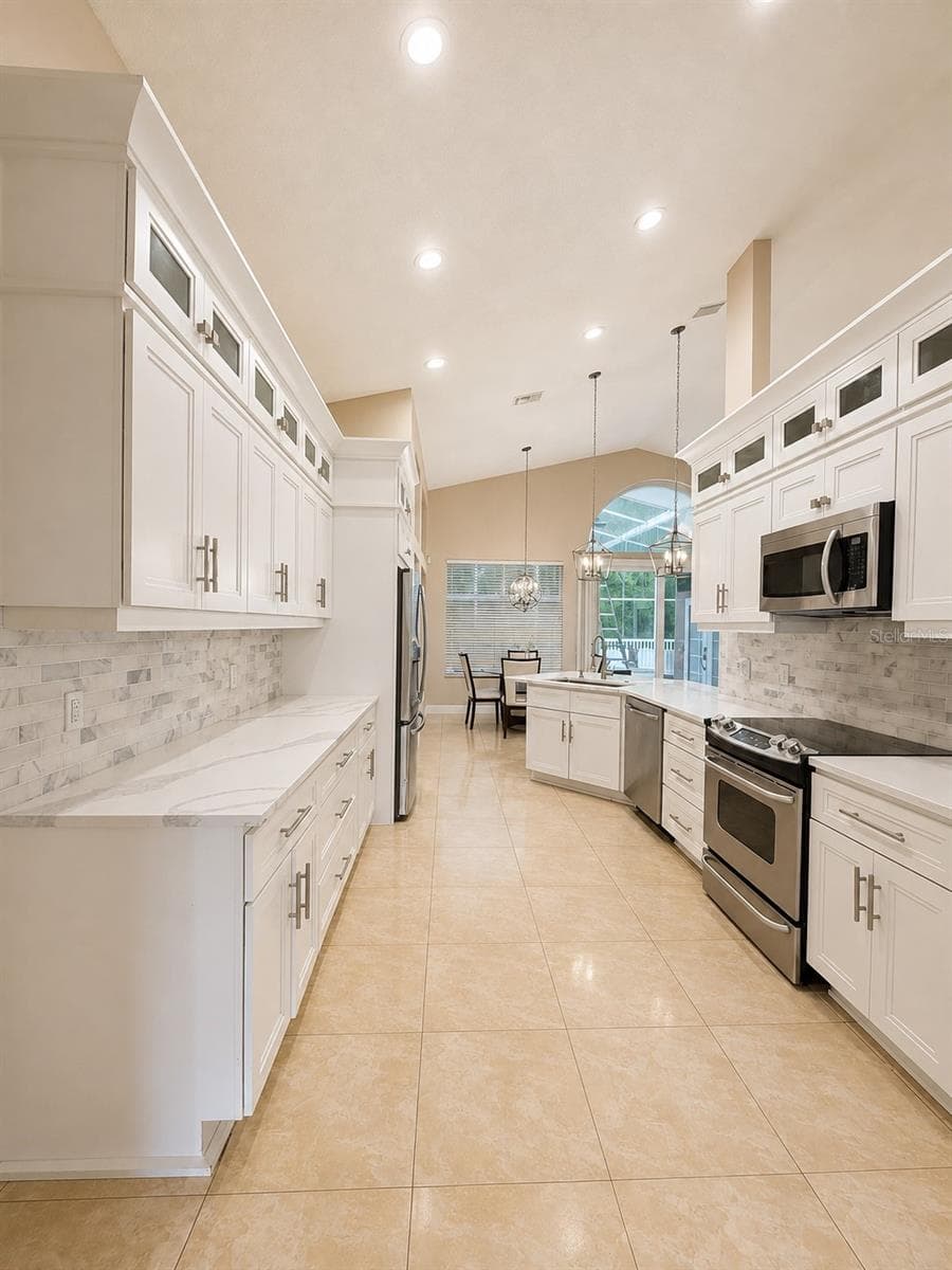 Single Family Residence at 6518 APPALOOSA DR, TAMPA, photo 17 of 39