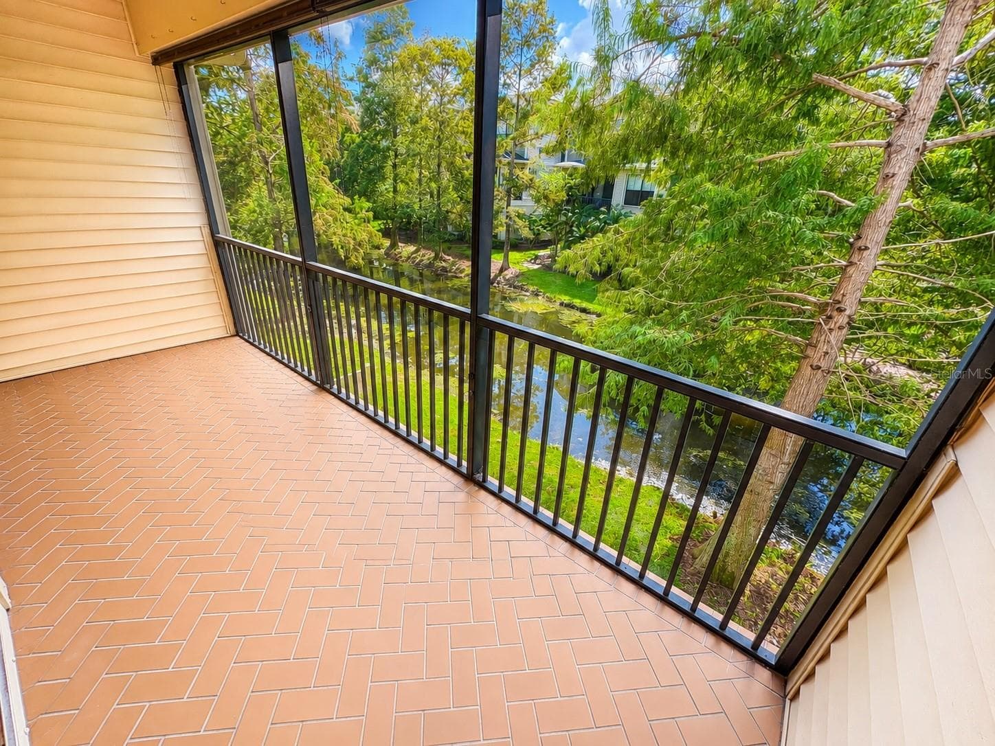 Townhouse at 9632 BAY GROVE LN, TAMPA, photo 6 of 35
