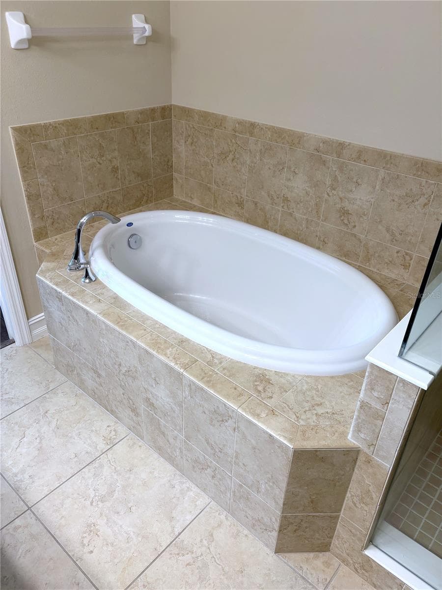Townhouse at 9632 BAY GROVE LN, TAMPA, photo 24 of 35