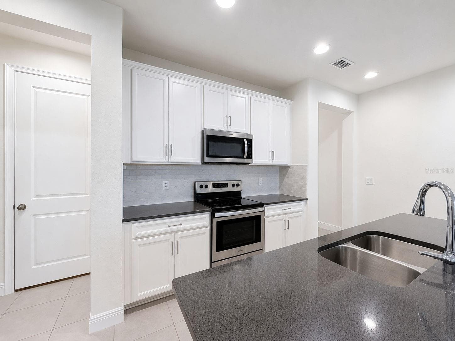 Townhouse at 2404 ARCH AVE, OLDSMAR, photo 17 of 67