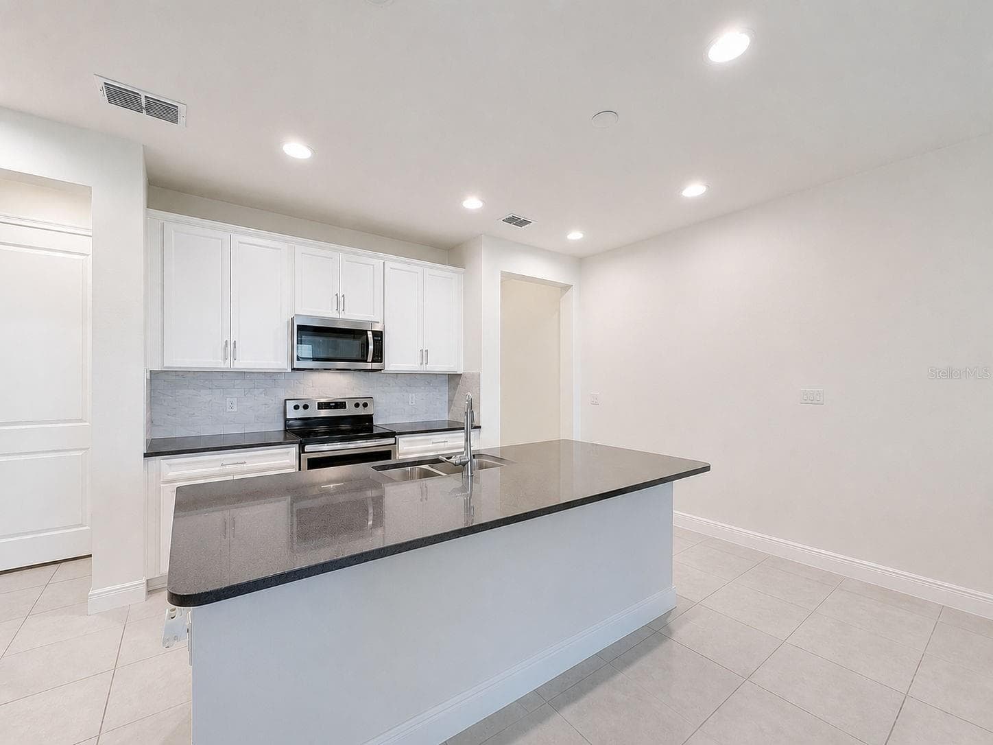 Townhouse at 2404 ARCH AVE, OLDSMAR, photo 20 of 67
