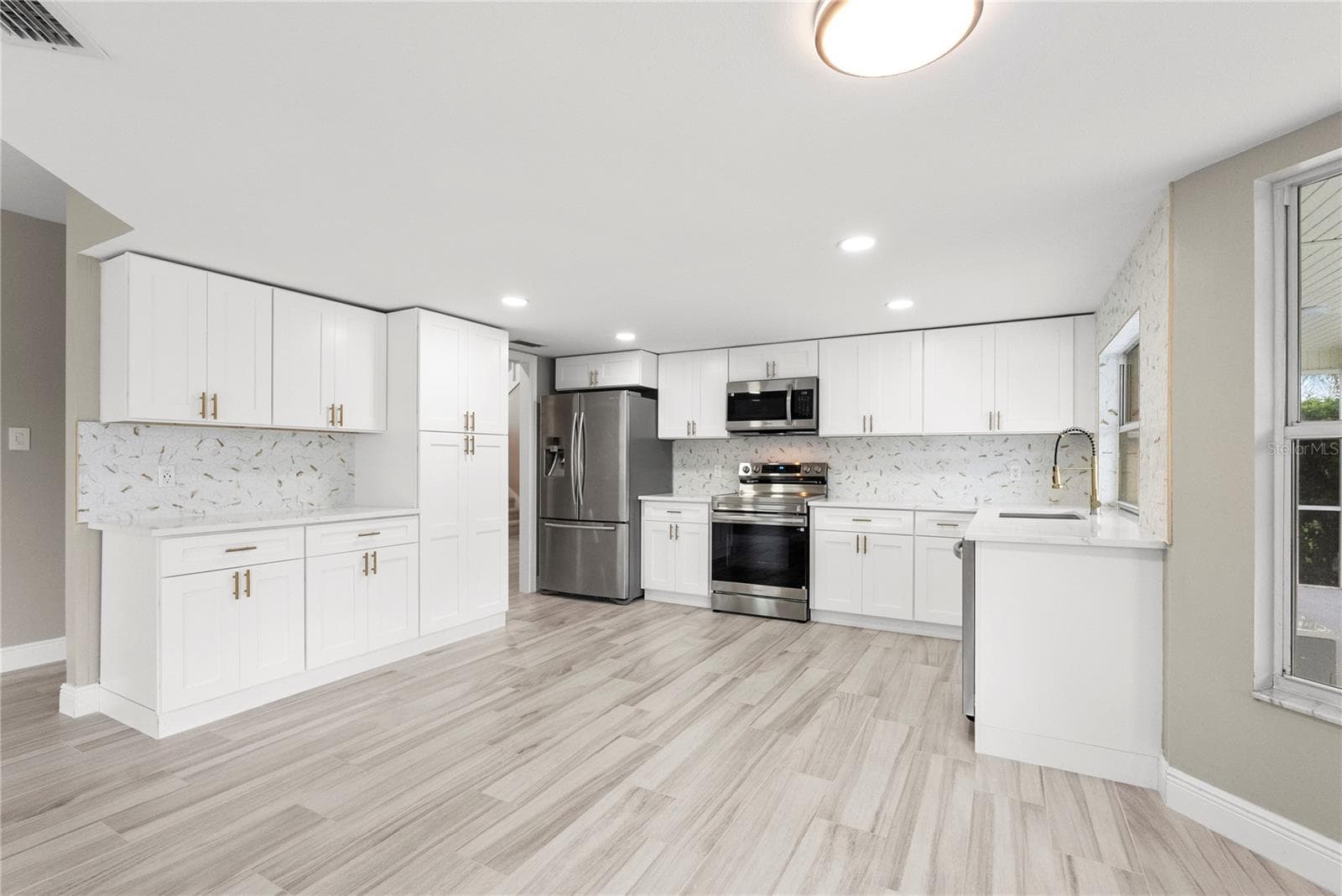 Single Family Residence at 17919 CLEAR LAKE DR, LUTZ, photo 18 of 62