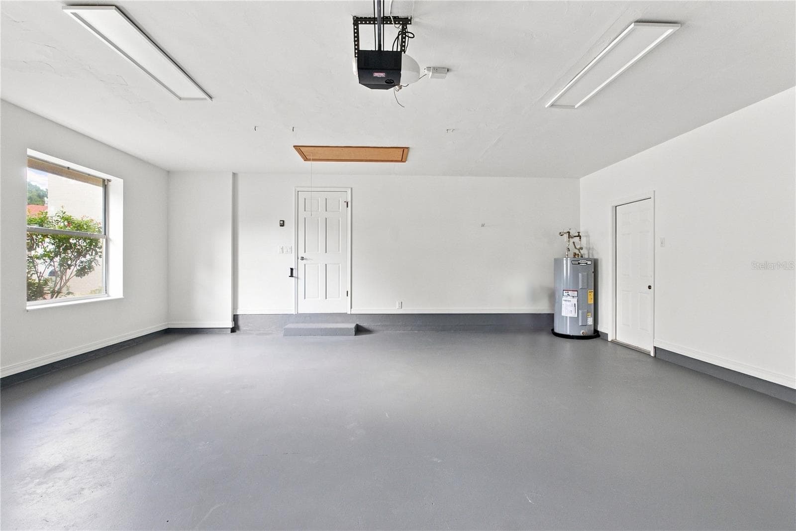 Single Family Residence at 17919 CLEAR LAKE DR, LUTZ, photo 26 of 62