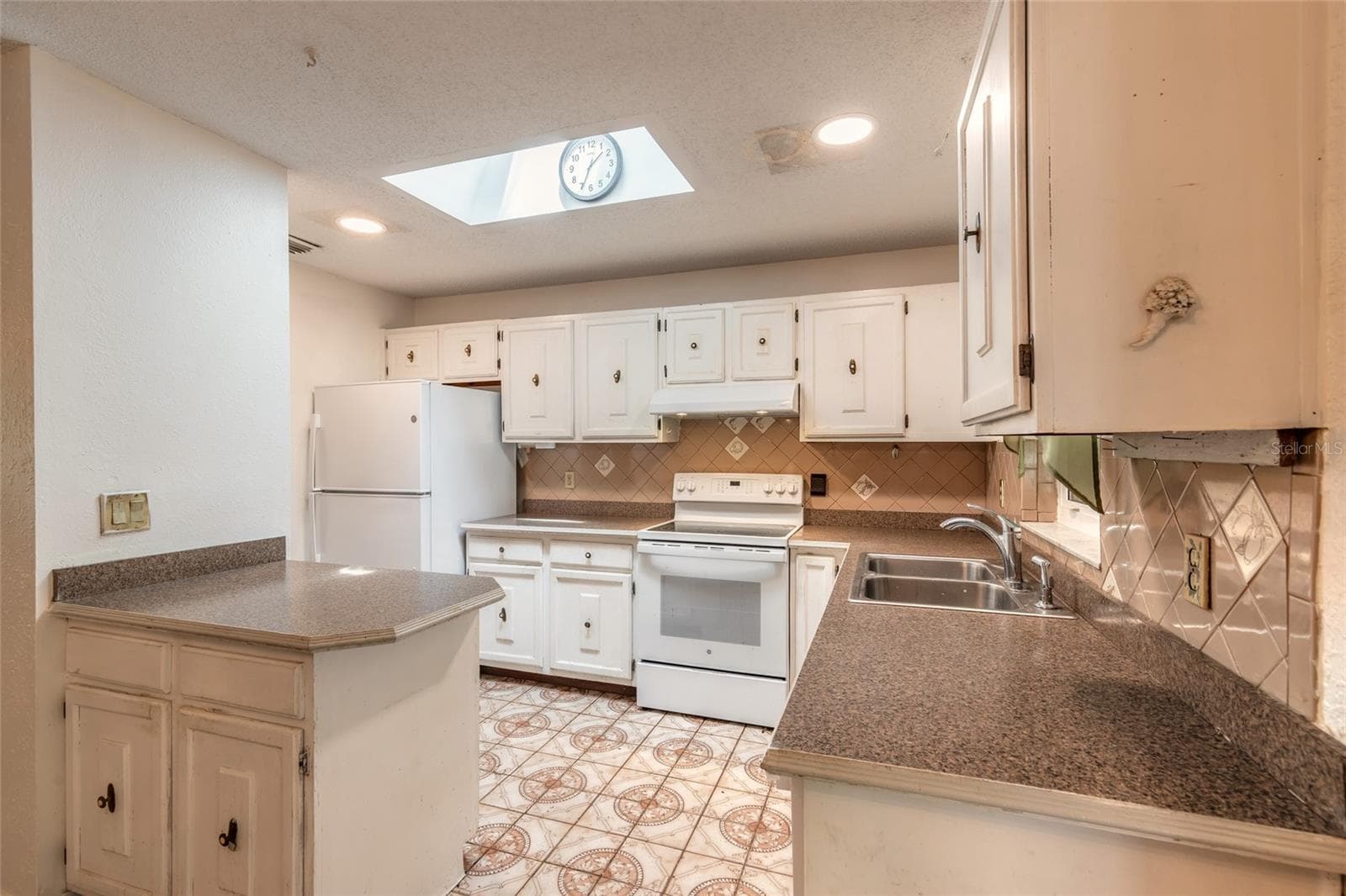 Single Family Residence at 2629 UMBRELLA TREE DR, EDGEWATER, photo 10 of 40