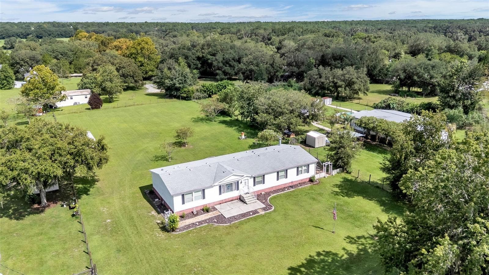 Manufactured Home at 11457 N LINDA MARIE TER, DUNNELLON, photo 2 of 56
