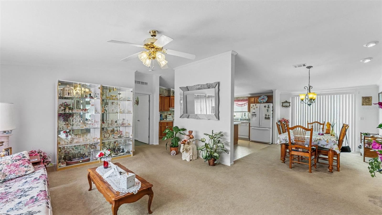 looking into family room from front door, dining room and kitchen behind wall - 11457 N LINDA MARIE TER, DUNNELLON
