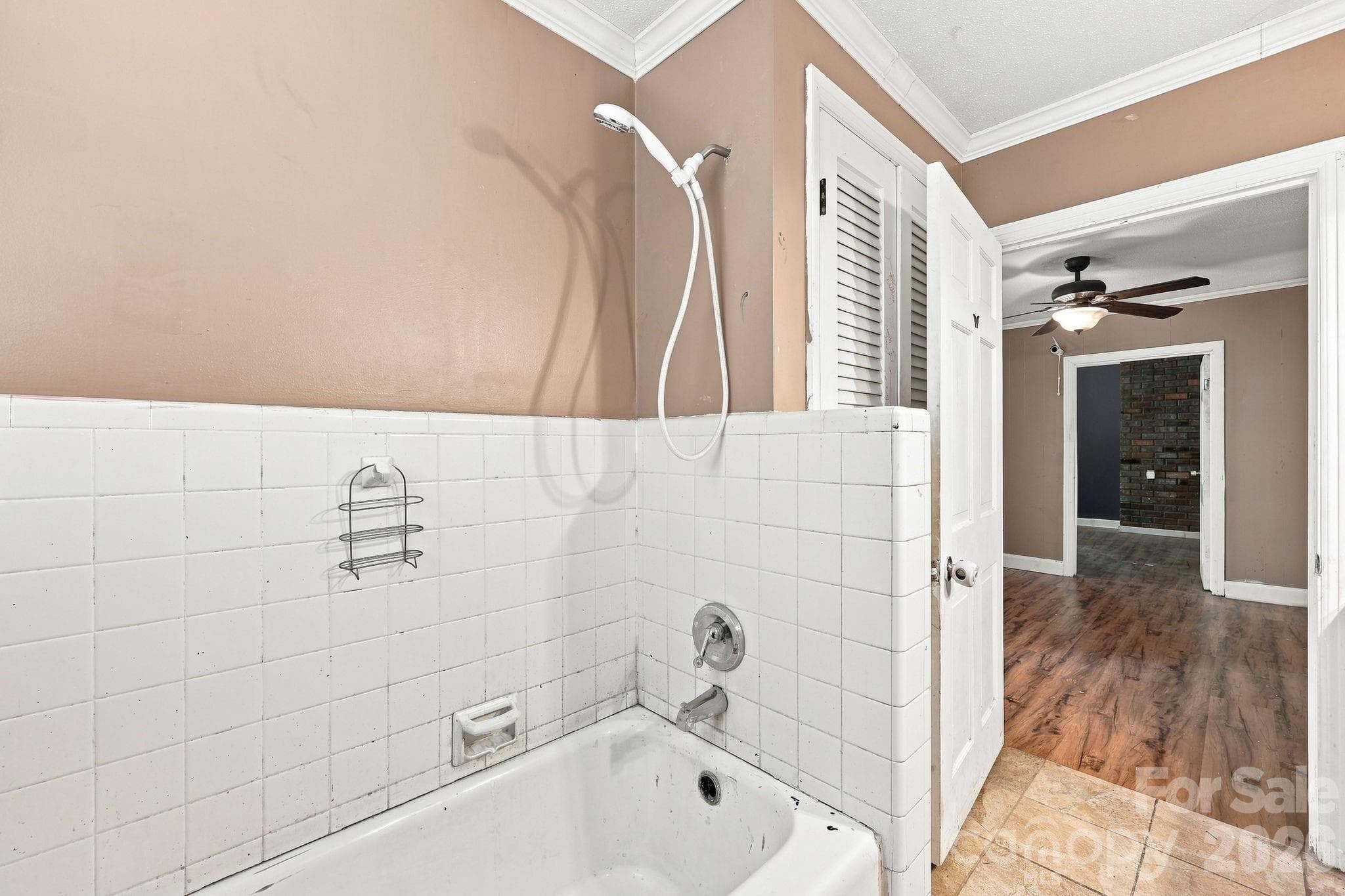 Main Upstairs Bath - 4225 Sherrills Ford Road, Salisbury