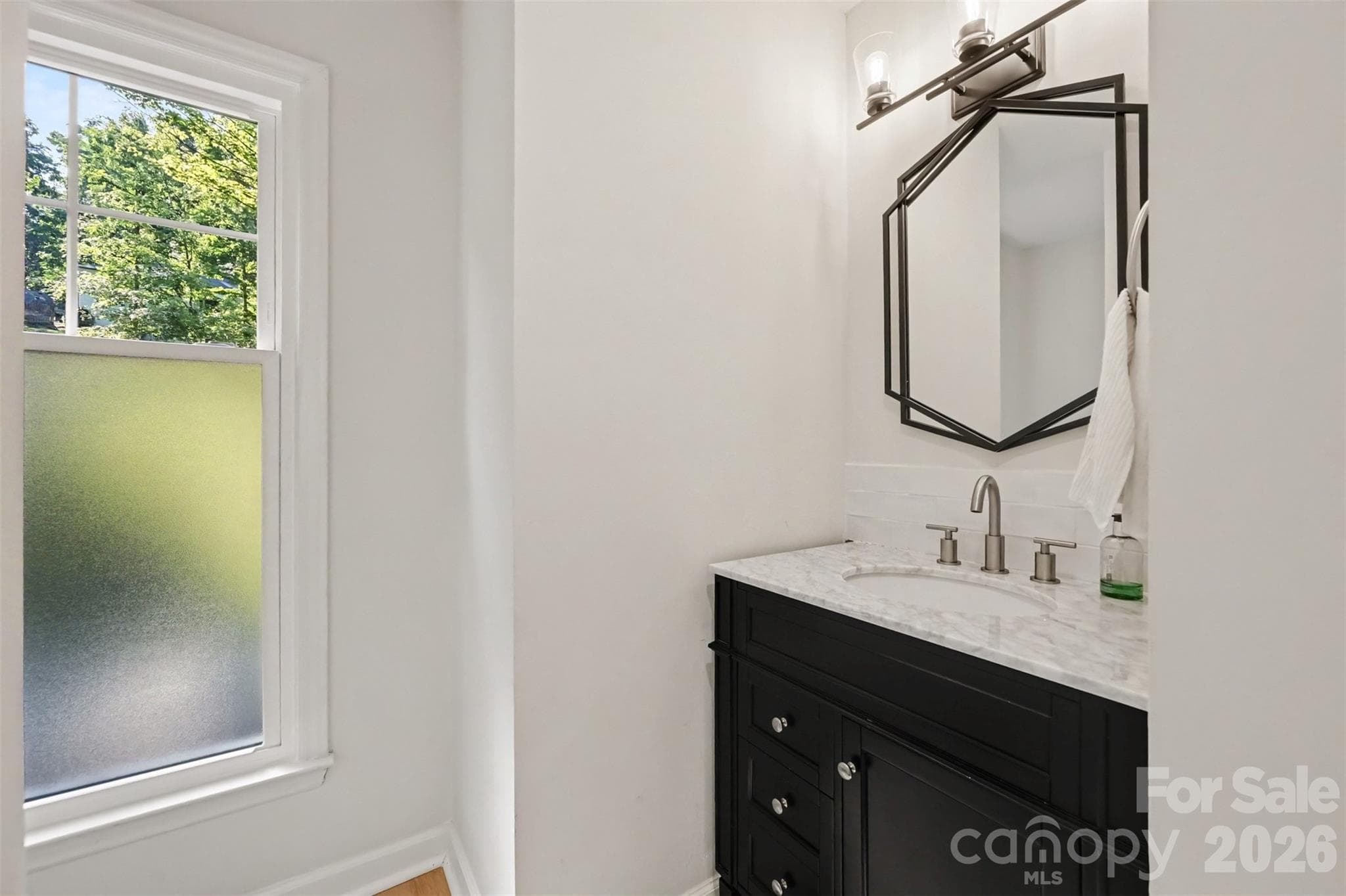 Single Family Residence at 7505 Hawkstand Lane, Charlotte, photo 17 of 41