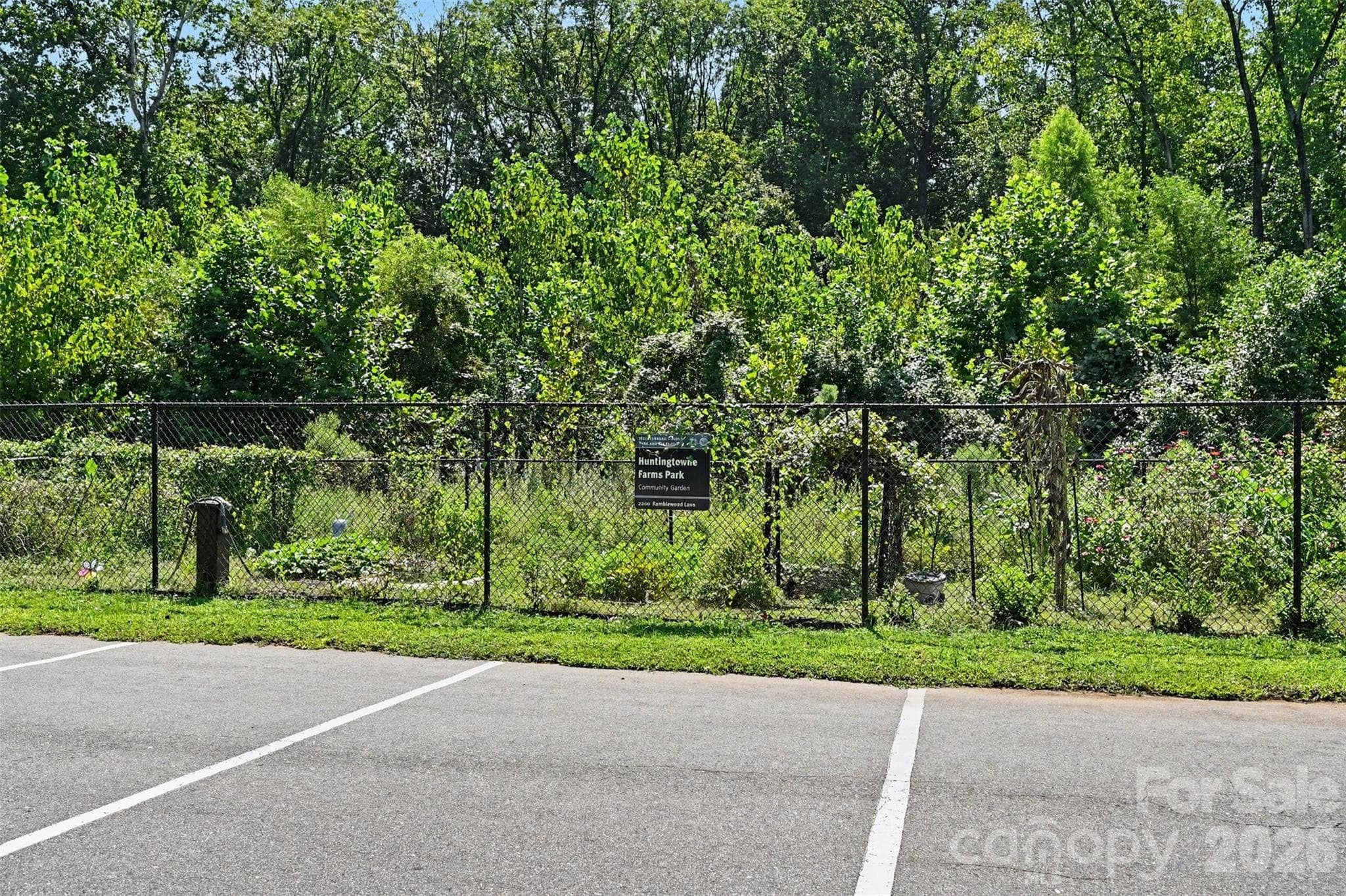 Single Family Residence at 7505 Hawkstand Lane, Charlotte, photo 40 of 41