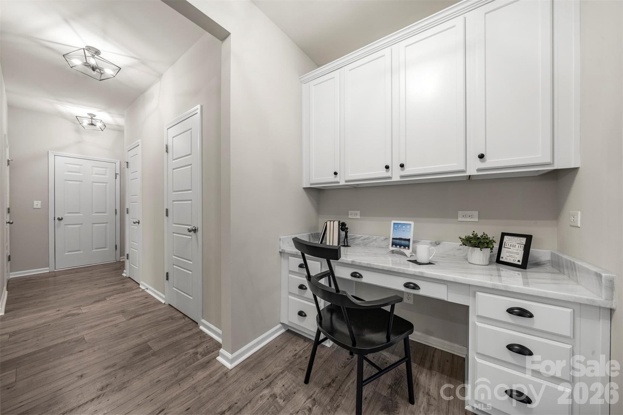 Desk Nook - 1115 Streamside Lane, York