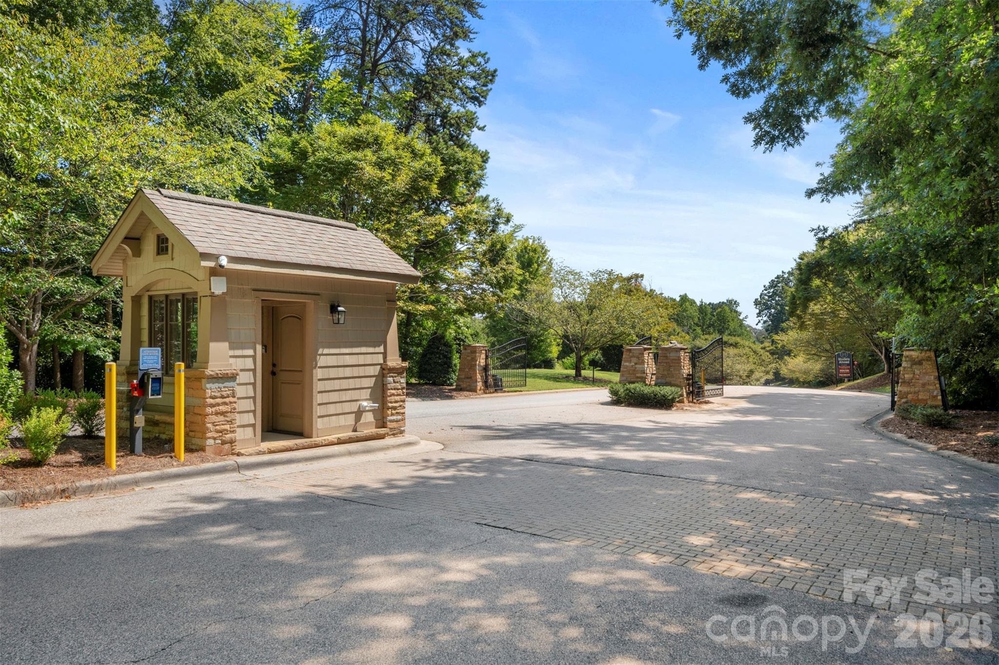 Entrace to Handsmill on Lake Wylie - 1115 Streamside Lane, York