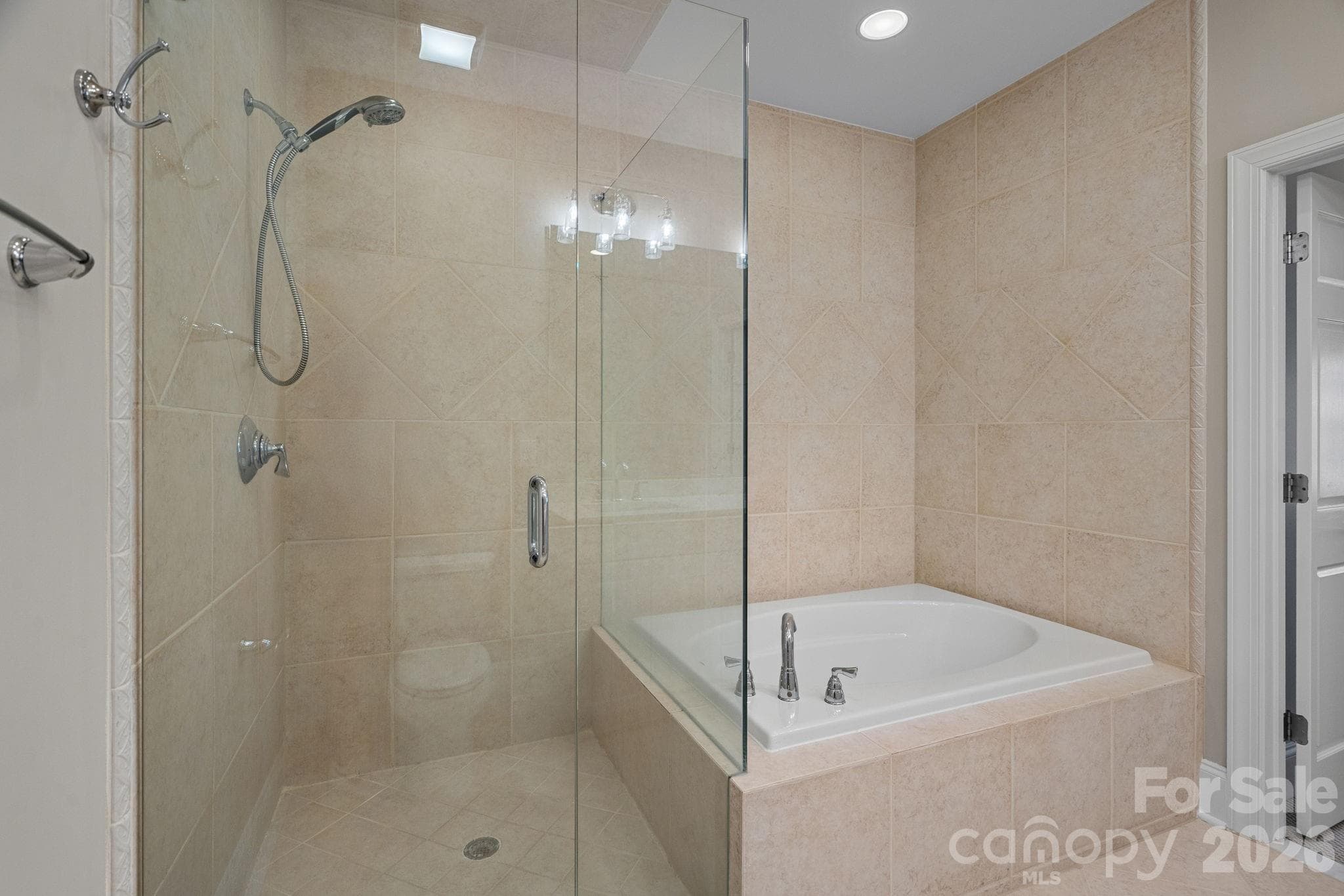 Townhouse at 6415 Wakehurst Road, Charlotte, photo 35 of 48