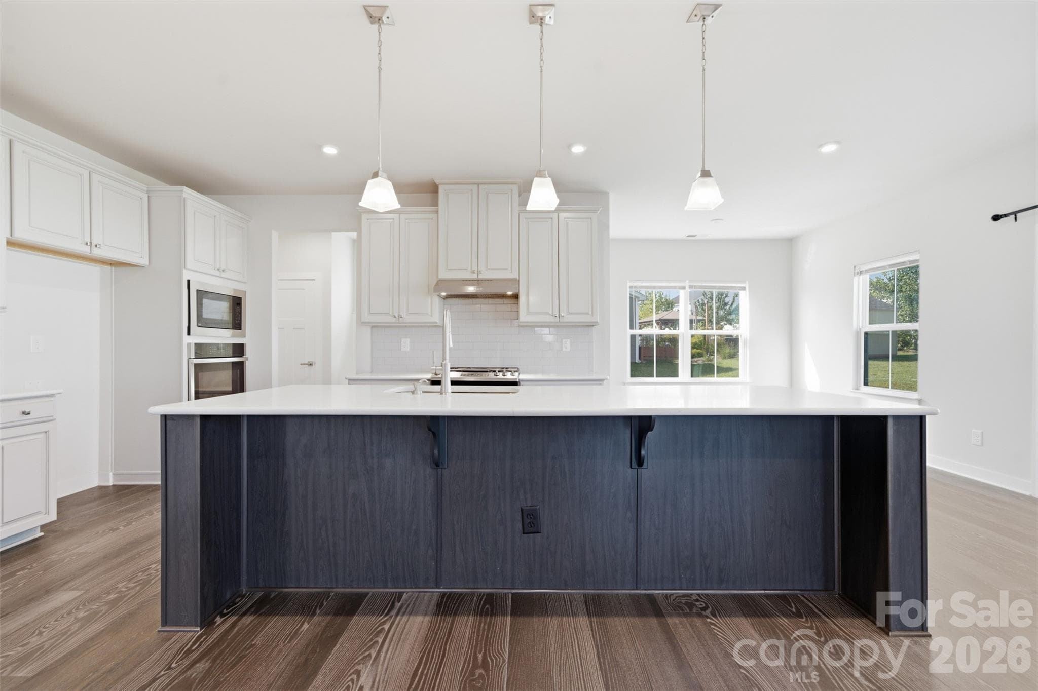 Gourmet Kitchen - 11124 Vanguard Parkway, Huntersville
