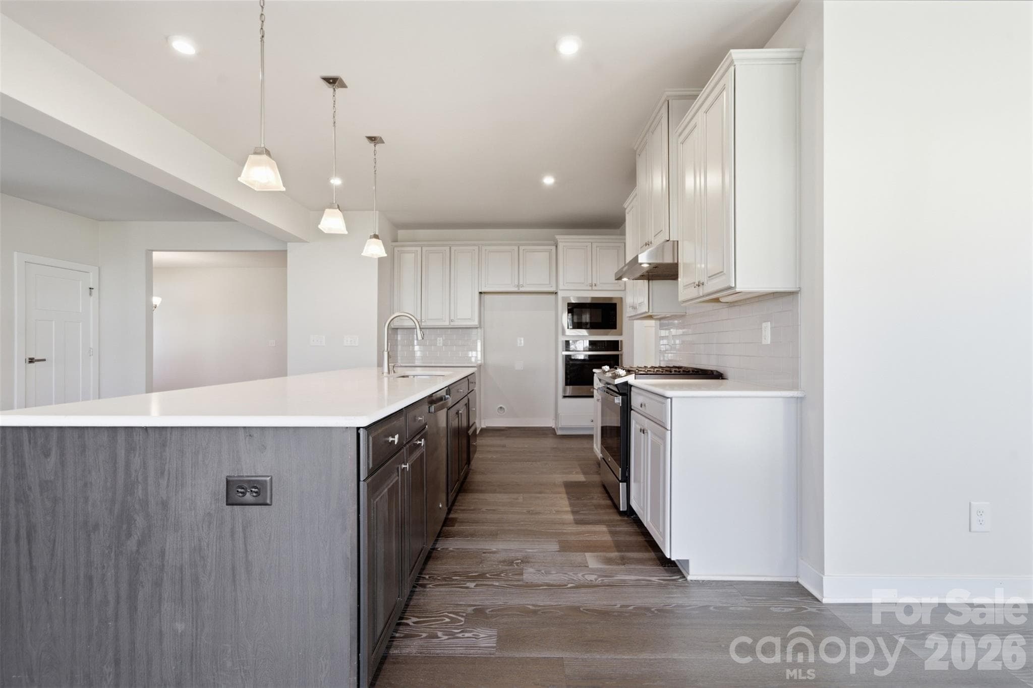 Gourmet Kitchen - 11124 Vanguard Parkway, Huntersville