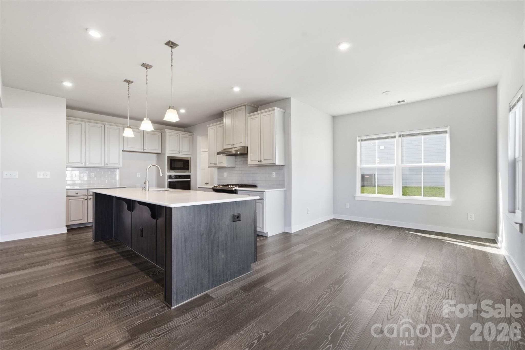 Gourmet Kitchen - 11124 Vanguard Parkway, Huntersville