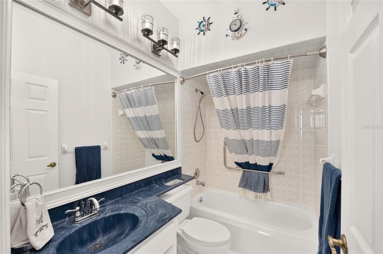 Guest Bath - 3556 S BELGRAVE DR, INVERNESS