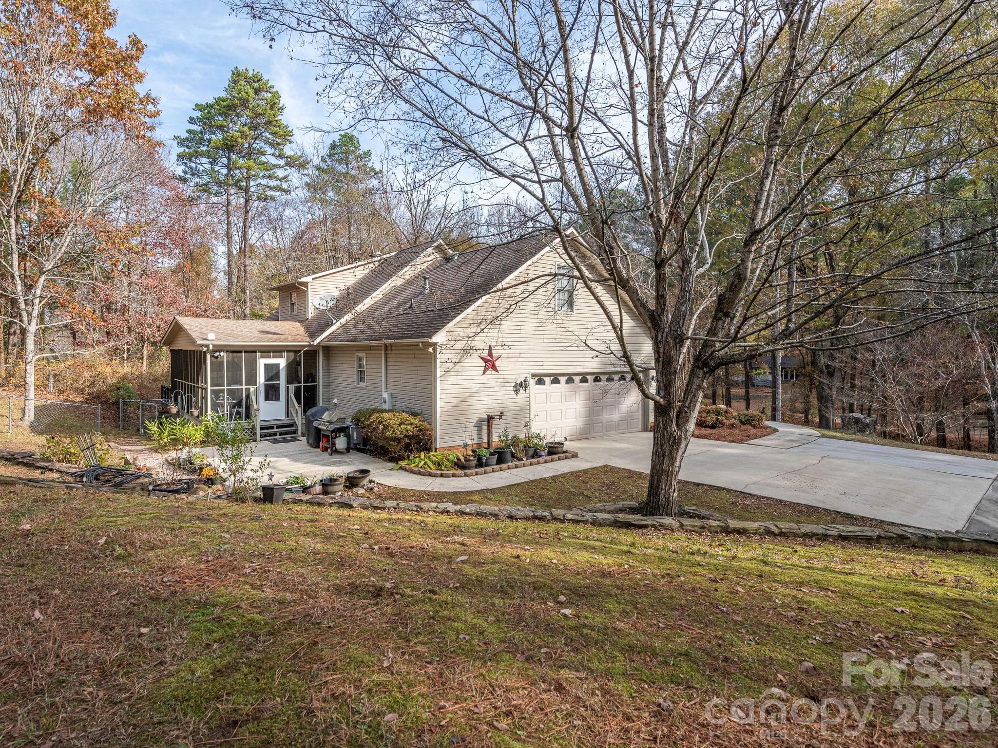 2CAR GARAGE, SCREEN PORCH, LARGE CONCRETE PATIO - Concord
