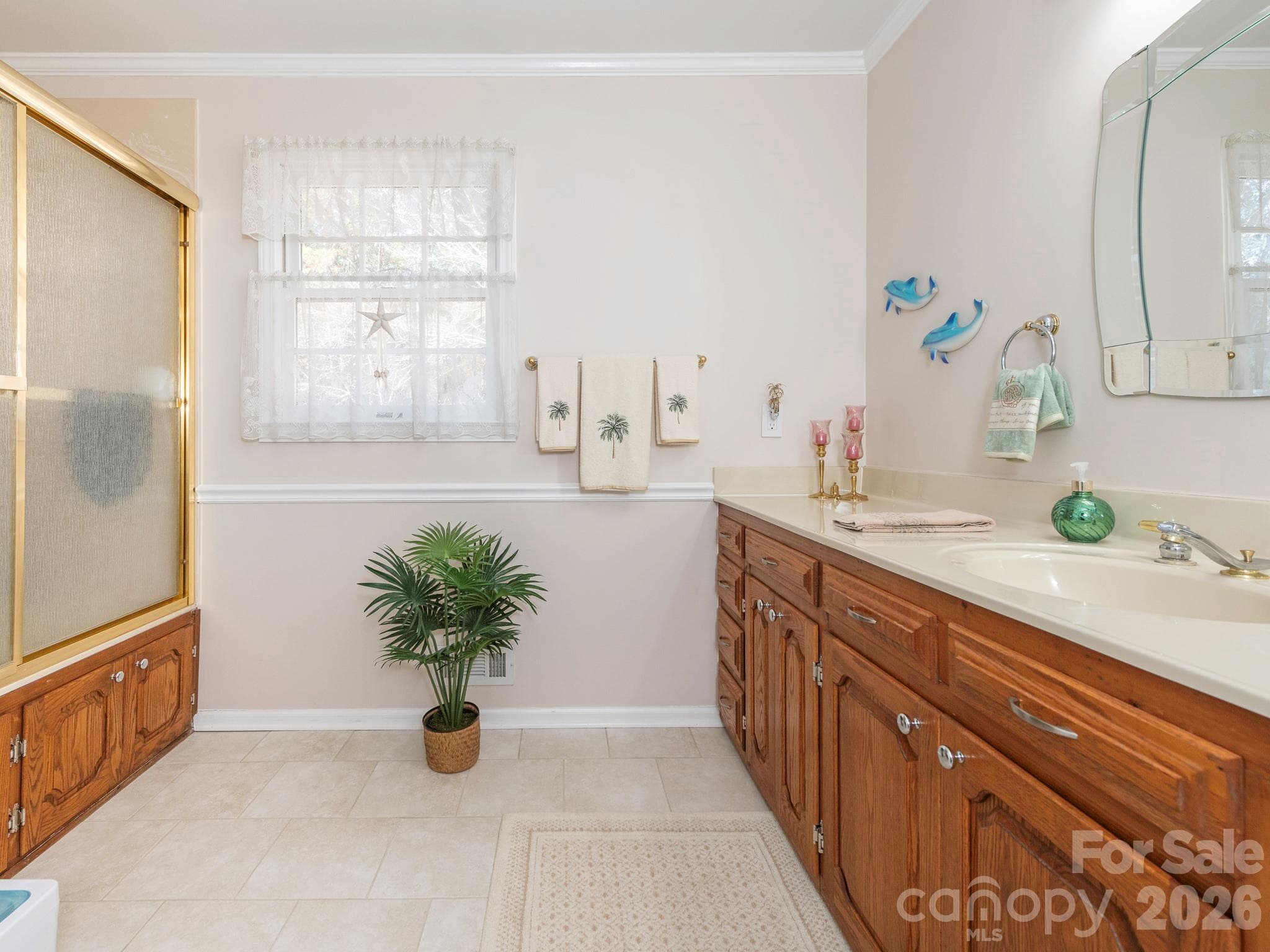 UPPER FULL BATH WITH GARDEN TUB/SHOWER COMBO AND LINEN CLOSET - 1800 Lake Lynn Road, Concord