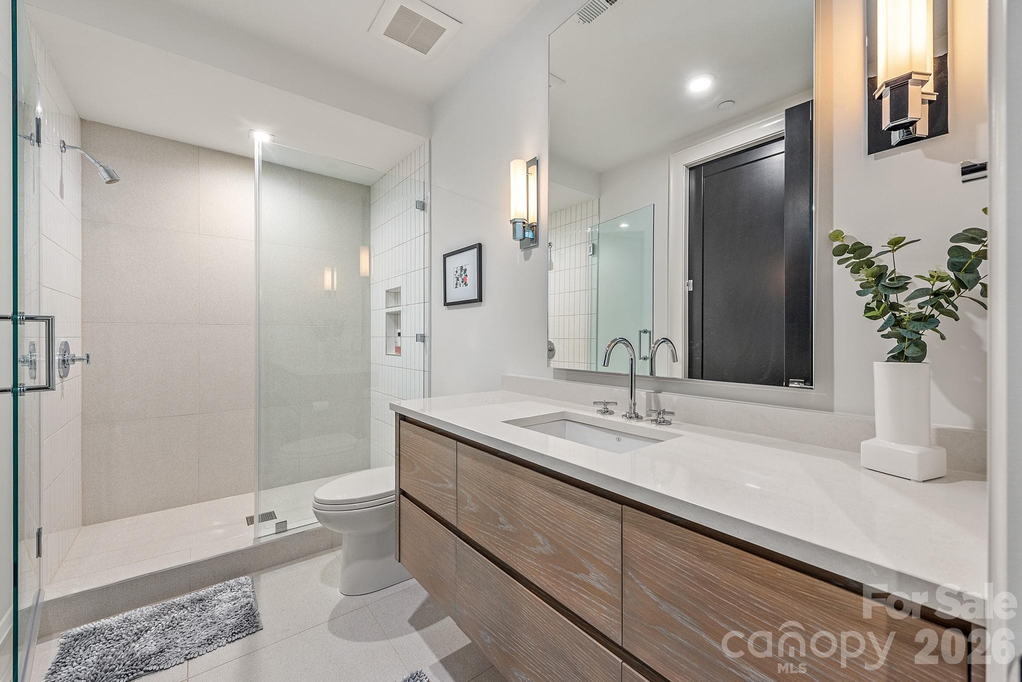 Shared bath - 610 Queens Road, Charlotte