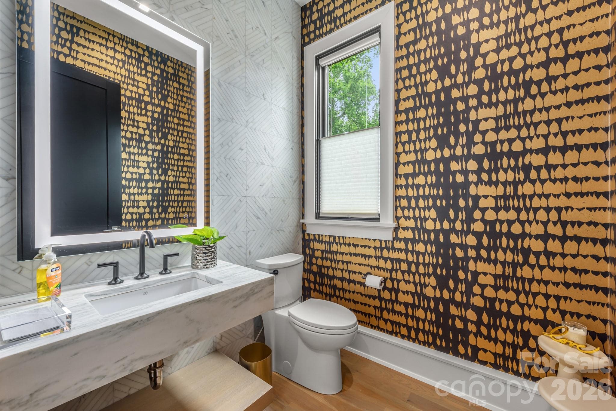 Powder room - 610 Queens Road, Charlotte